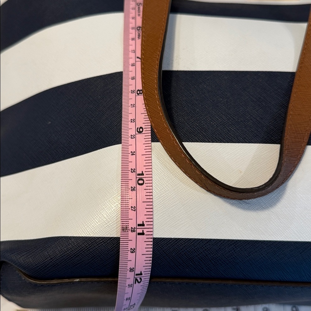 Michael Kors Jet Set Leather Tote - Picture 13 of 13